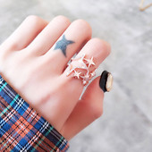 Γυναικείο φαρδύ δαχτυλίδι με αστέρια και διακοσμητικές πέτρες