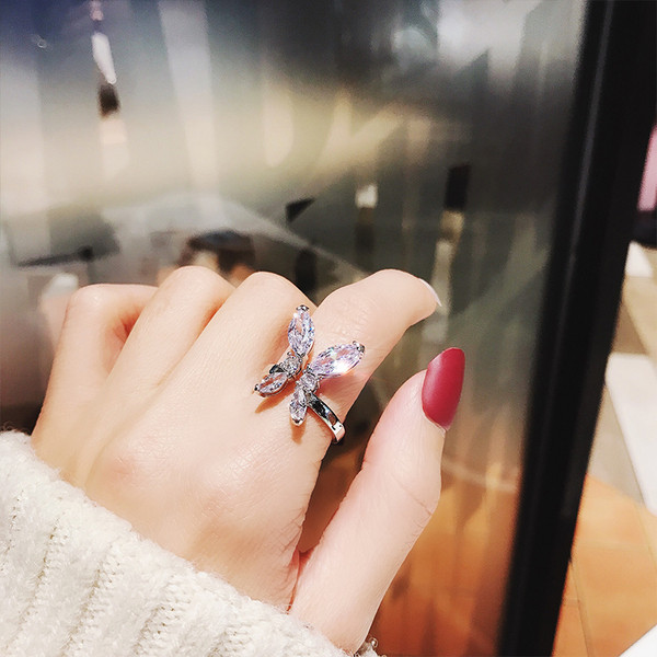 Γυναικείο κομψό δαχτυλίδι με διακοσμητικές πέτρες