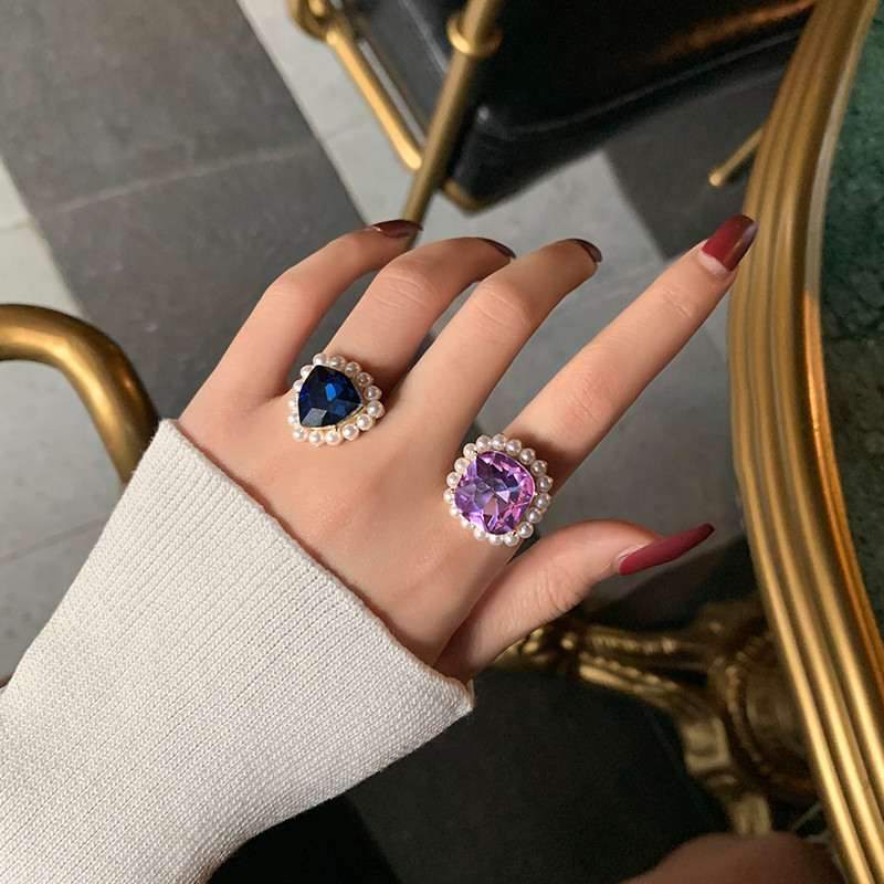 Модерен дамски пръстен - три модела с перли