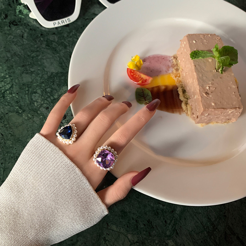 Μοντέρνο γυναικείο δαχτυλίδι - τρία μοντέλα με πέρλες