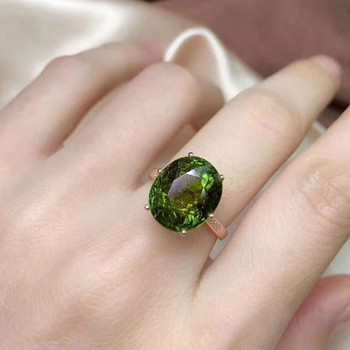 Стилен дамски пръстен с декоративен камък 