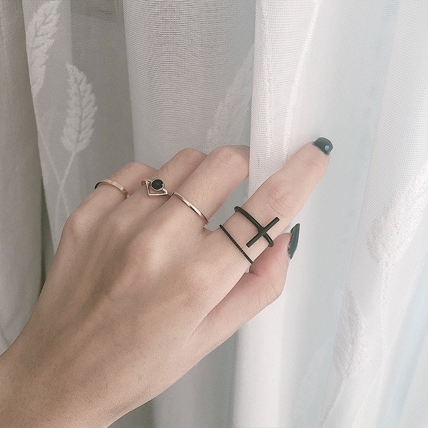 Kaasaegne naiste igapäevane sõrmuste komplekt