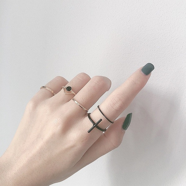 Kaasaegne naiste igapäevane sõrmuste komplekt