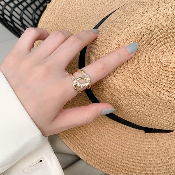 Μοντέρνο γυναικείο δαχτυλίδι κλασικό μοντέλο