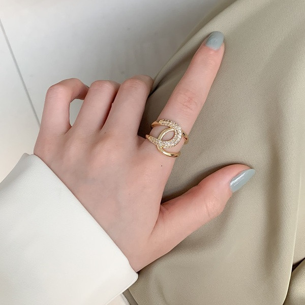 Μοντέρνο γυναικείο δαχτυλίδι κλασικό μοντέλο