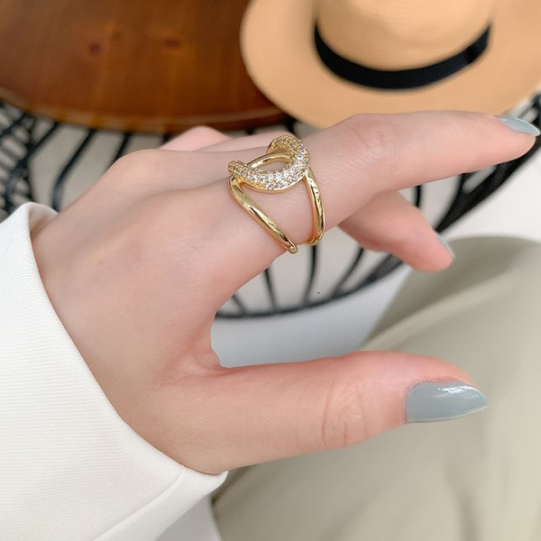 Μοντέρνο γυναικείο δαχτυλίδι κλασικό μοντέλο