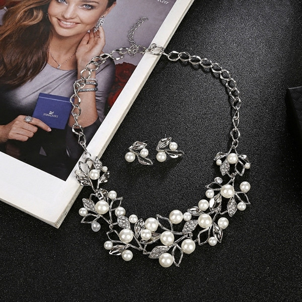 Μοντέρνο γυναικείο σετ κολιέ και σκουλαρίκια με  διακοσμητικές πέτρες και πέρλες