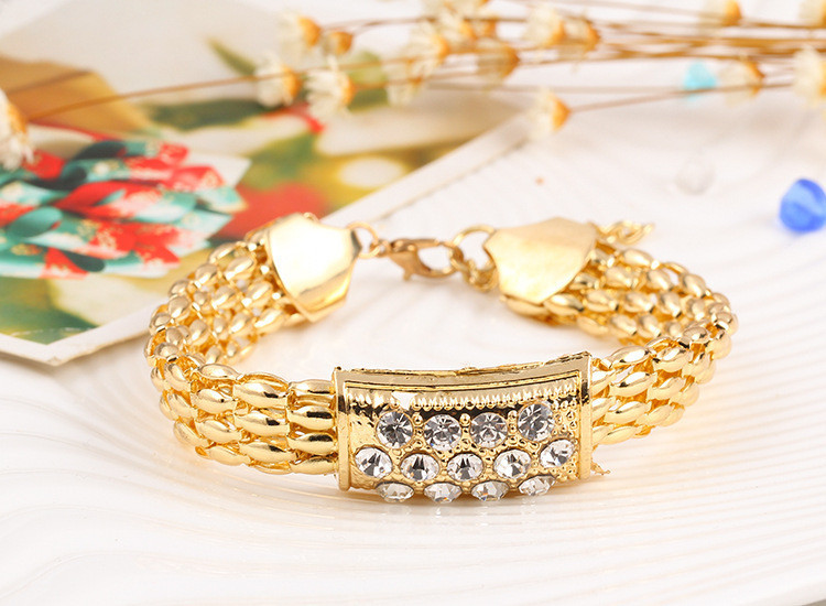 Μοντέρνο γυναικείο σετ δαχτυλιδιών, βραχιόλι, κολιέ και σκουλαρίκια με  διακοσμητικές πέτρες 