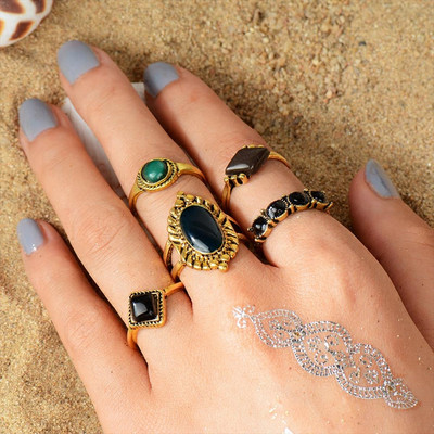 Дамски модерен комплект от пет пръстена с декоративни камъни