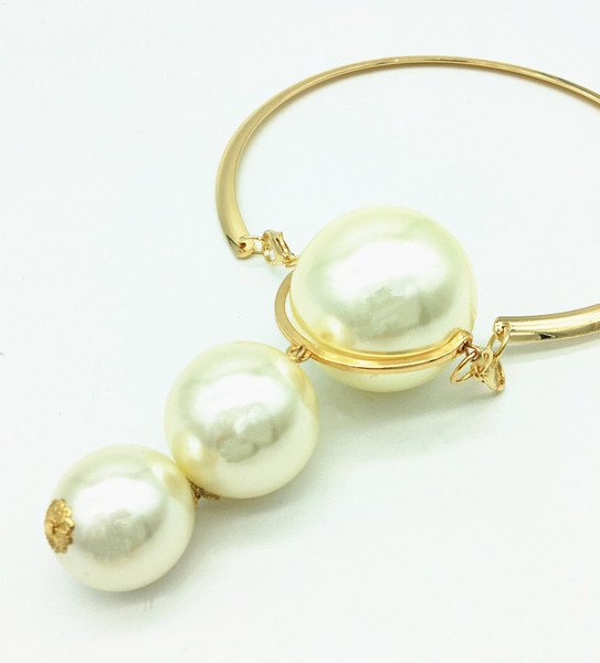 Актуален комплект от гердан и обеци с перли