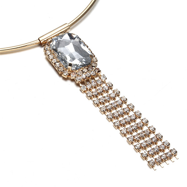 Елегантен комплект от обици и колие с декоративен камък