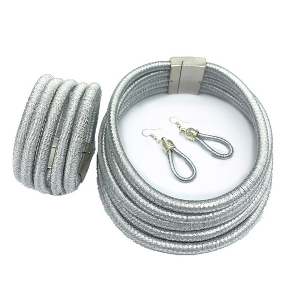 Модерен комплект от колие обици и гривна изчистен модел