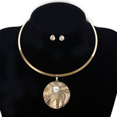 Актуален дамски комплект от колие с декоративна перла и обици