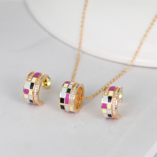 Дамски актуален комплект от колие с висулка и обици