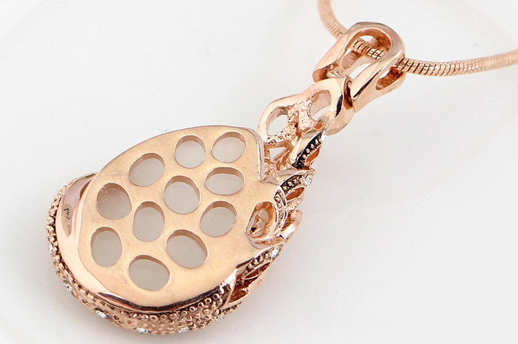 Модерен комплект от обици и колие с декоративни камъни