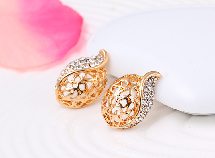 Модерен комплект от колие и обици