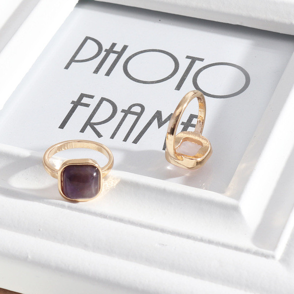 Модерен дамски пръстен в квадратна форма