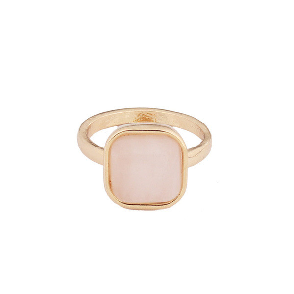 Модерен дамски пръстен в квадратна форма