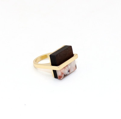 Актуален дамски пръстен в квадратна форма