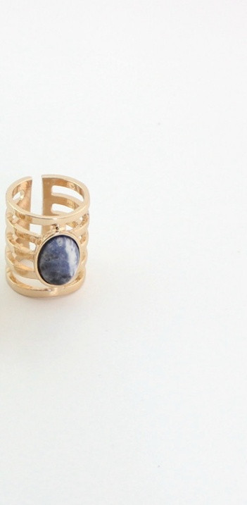 Стилен дамски пръстен широк модел с камък