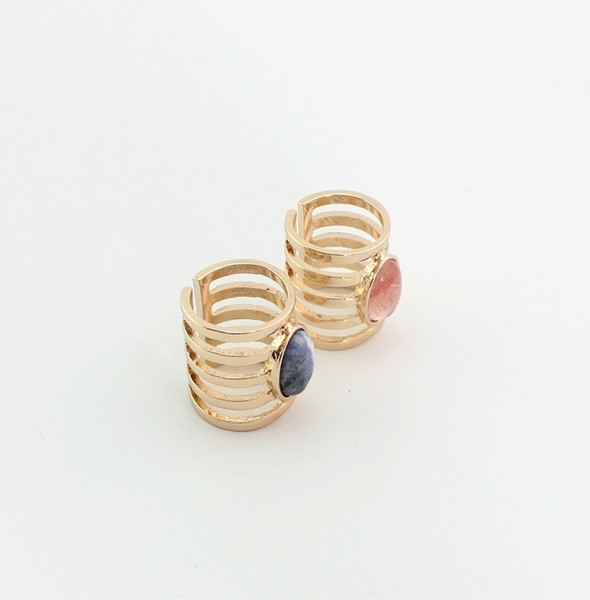 Стилен дамски пръстен широк модел с камък