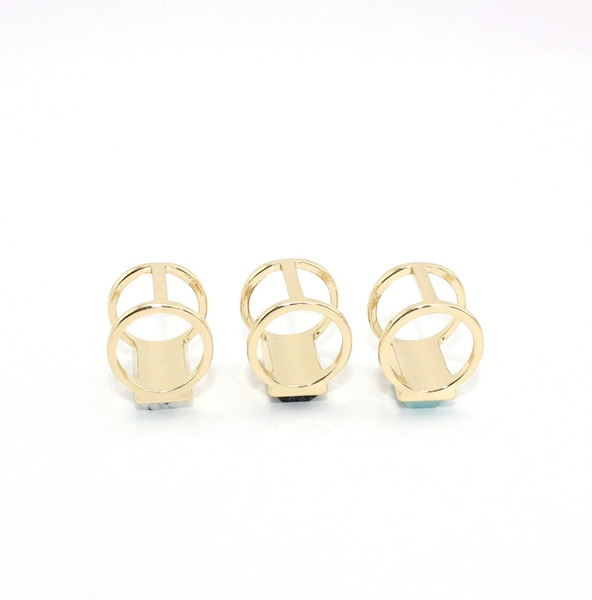 Стилен дамски пръстен в квадратна форма с камък