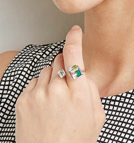 Дамски модерен пръстен с камъни 