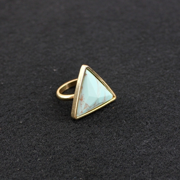 Актуален дамски пръстен тънък модел с камък