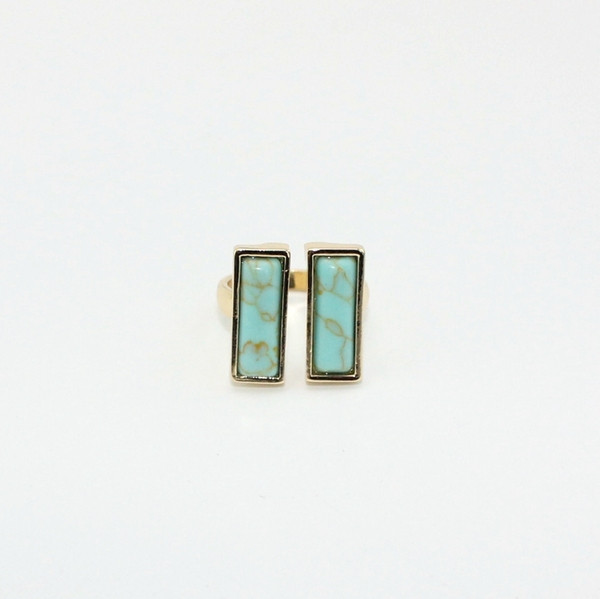 Дамски стилен пръстен с декоративен камък