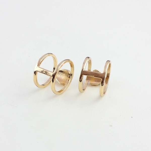 Изчистен модел дамски пръстен с камък