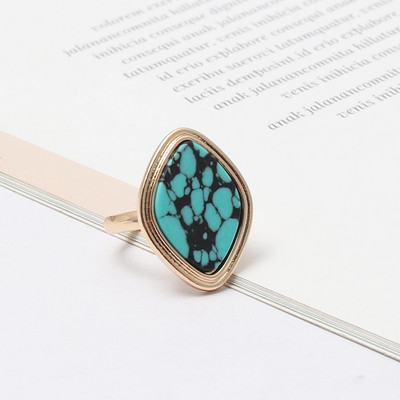 Актуален пръстен с декоративен камък