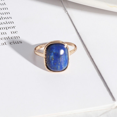 Дамски пръстен в квадратна форма с камък