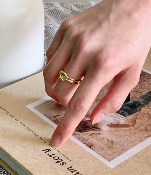 Тънък дамски пръстен- изчистен модел 