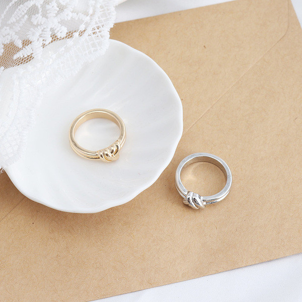 Тънък дамски пръстен- изчистен модел 