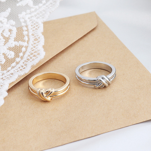 Тънък дамски пръстен- изчистен модел 