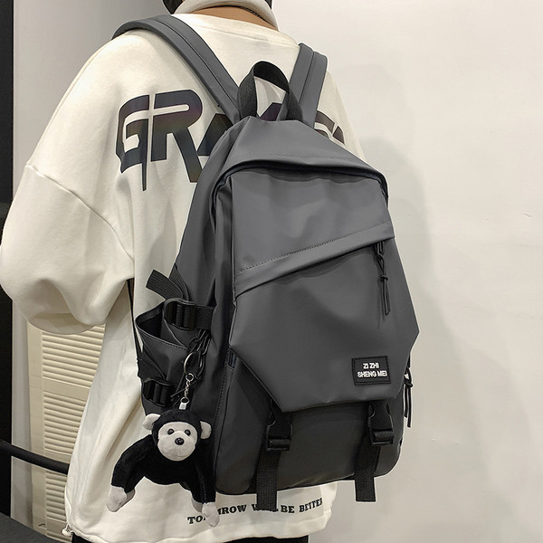 Ежедневна мъжка раница с 3D елемент и цип в няколко цвята 