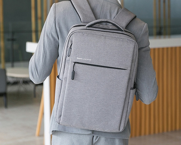 Нов модел мъжка раница подходяща за лаптоп в сив и черен цвят