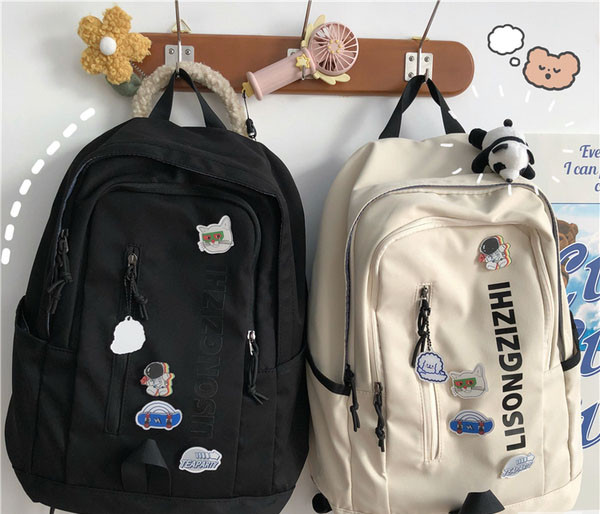 Мъжка ежедневна раница с емблеми и цип 