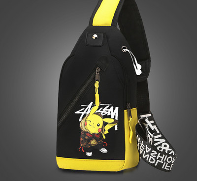 Мъжка раница с една презрамка и апликация