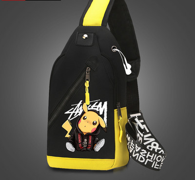 Мъжка раница с една презрамка и апликация