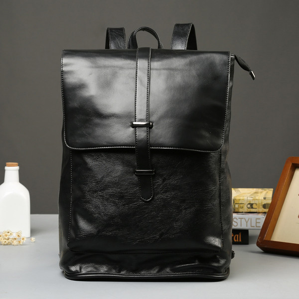 Мъжка кожена раница в черен цвят