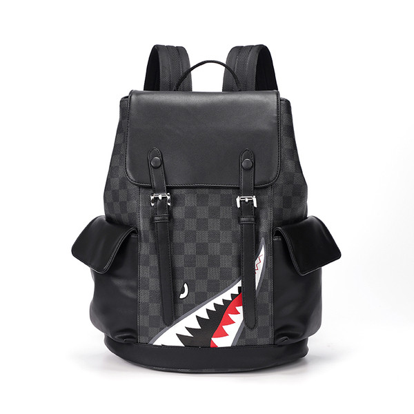 Модерна кожена раница с джобове и дръжка подходяща за мъже и жени