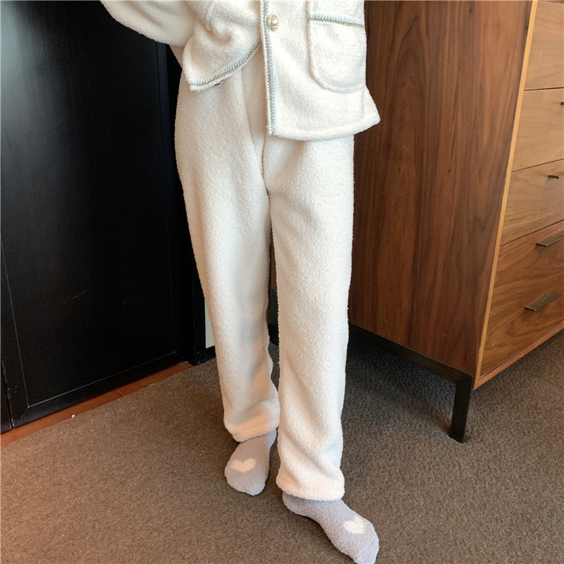 Дамска модерна пижама изчистен модел с джобове