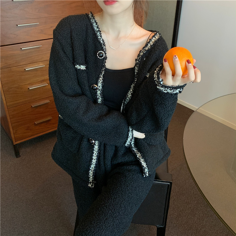 Дамска модерна пижама изчистен модел с джобове