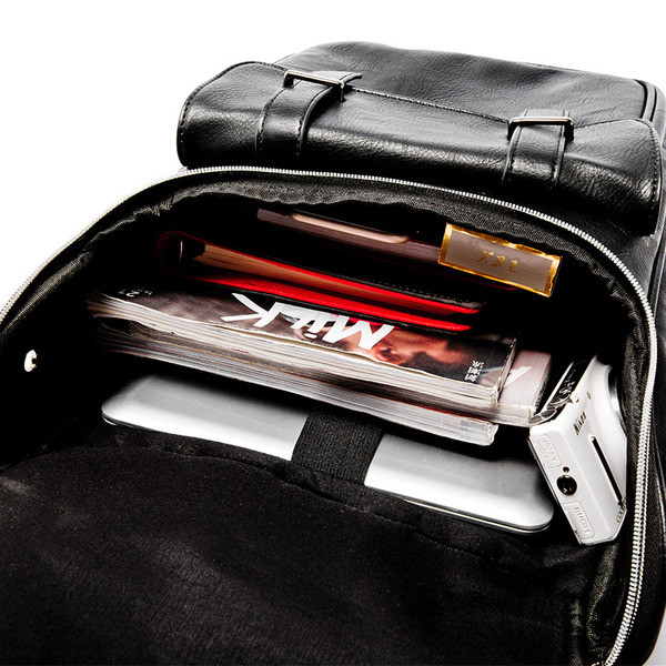 Нов модел кожена раница с джобове и дръжка 