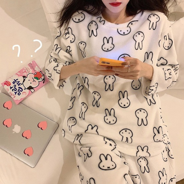 Дамска актуална дълга пижама с овално деколте