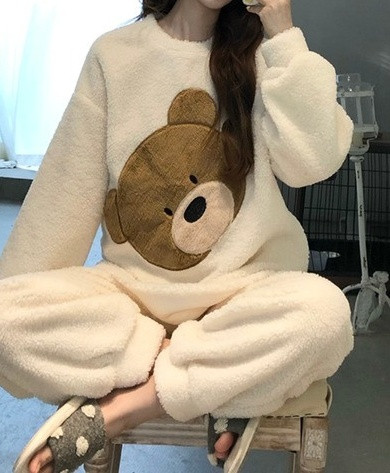 Модерна дамска пижама с апликация