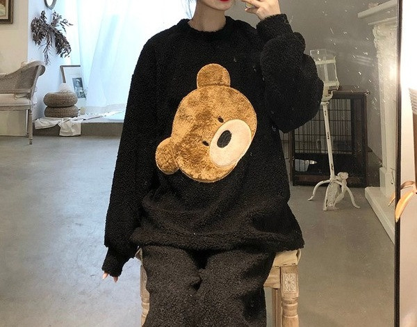 Модерна дамска пижама с апликация