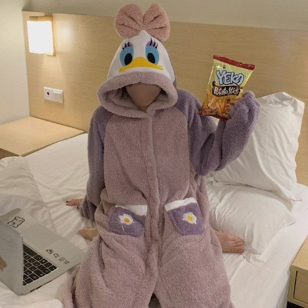 Дамски актуален халат с 3D елемент и джобове 