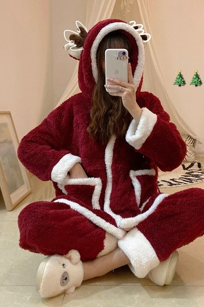 Стилна дамска пижама с джобове и 3D елемент